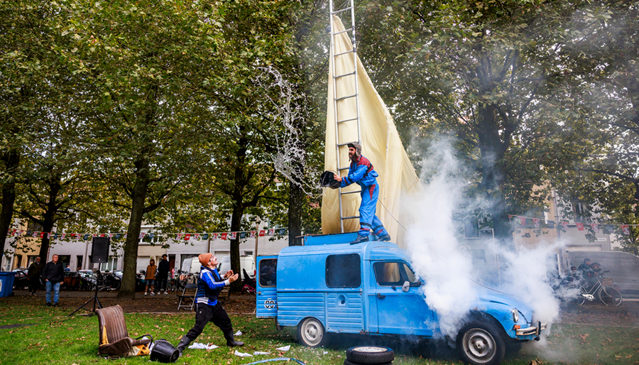 Voorstelling La Dyane van Sitting Duck